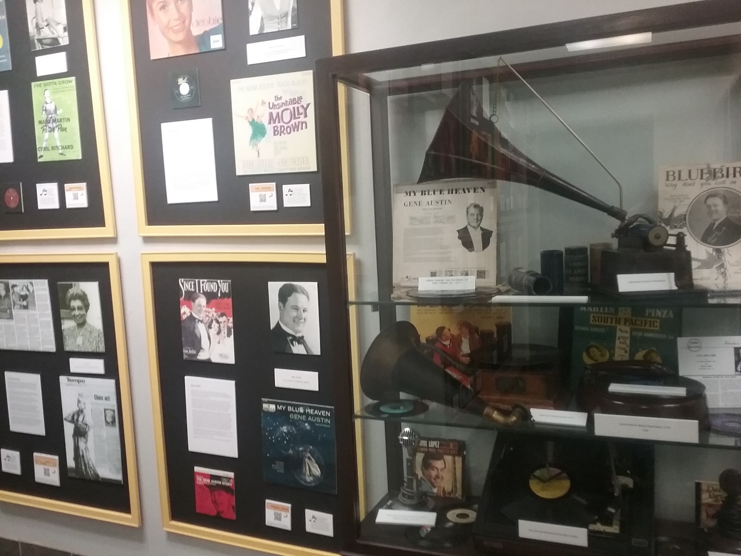 Displays In The Texas Pop Exhibit Including An Displays In The Texas Pop Exhibit Including An